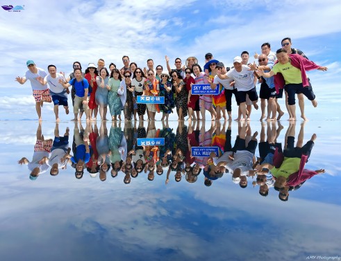 与世界有约丨威廉体育股份2023年度高管经理团队海表游奔赴大马，，，，，，从新启程！